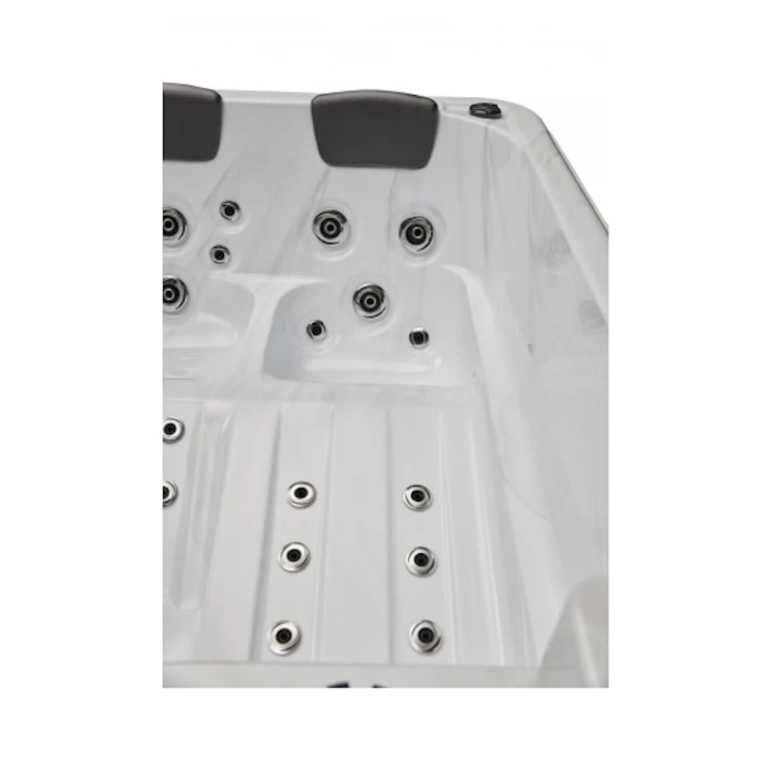 Luxury Spas Riley 3-Person Hot Tub