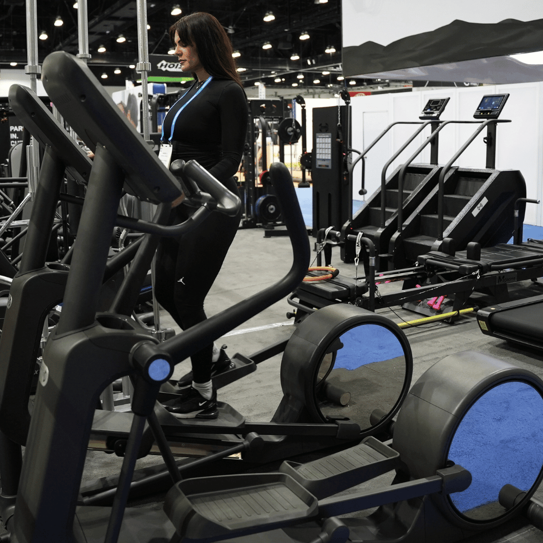 Commercial Elliptical Trainer - Touch Screen - Muscle D Fitness - Cardio - Cross Trainer