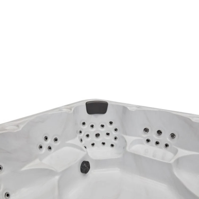 Luxury Spas Denali 7-Person Hot Tub