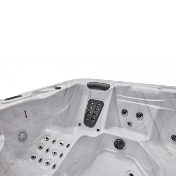 Luxury Spas Estes 5-Person Hot Tub