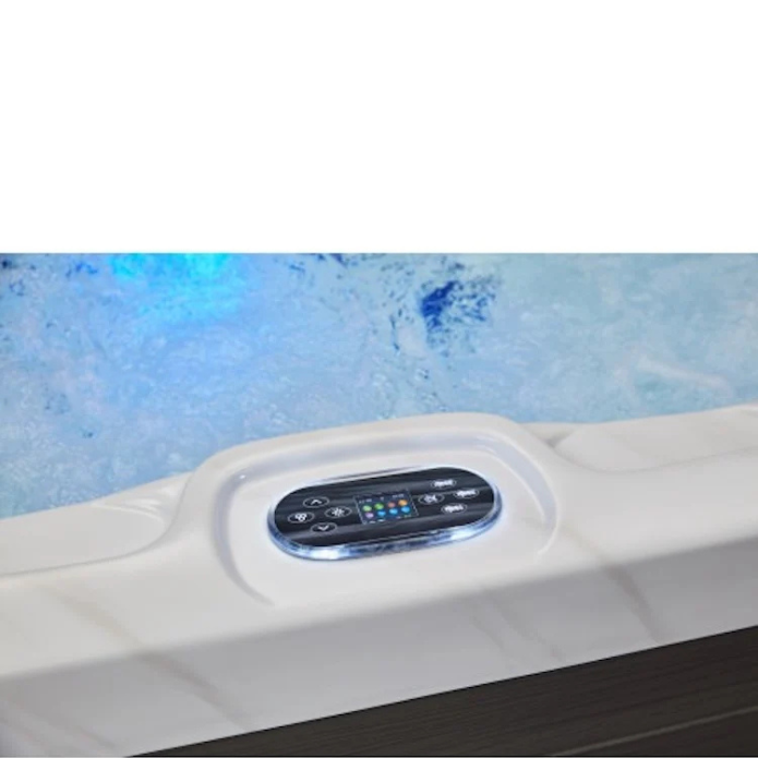 Luxury Spas Victoria 6-Person Hot Tub