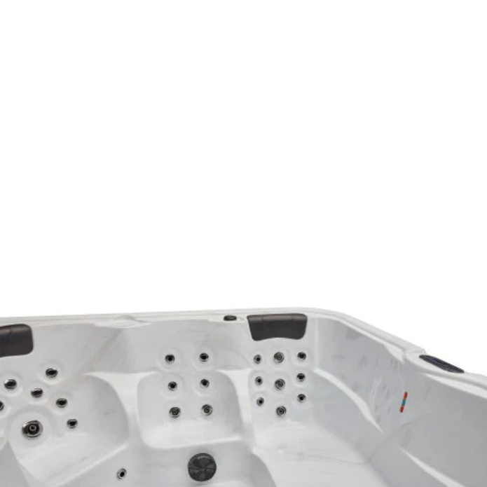 Luxury Spas Eclipse 6-Person Hot Tub