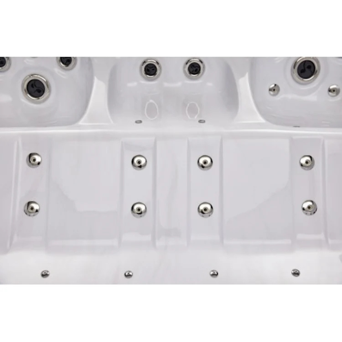 Luxury Spas Social 5-Person Hot Tub
