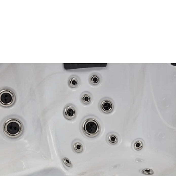 Luxury Spas Victoria 6-Person Hot Tub