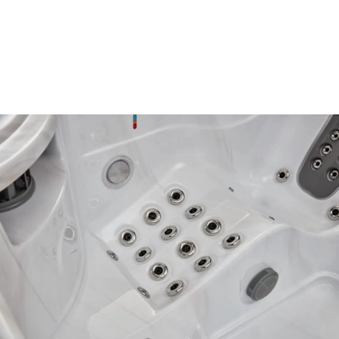 Luxury Spas Infinity 5-Person Hot Tub