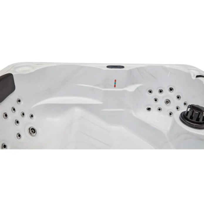 Luxury Spas Regal 4-Person Hot Tub