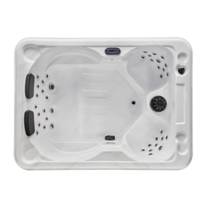 Luxury Spas Regal 4-Person Hot Tub