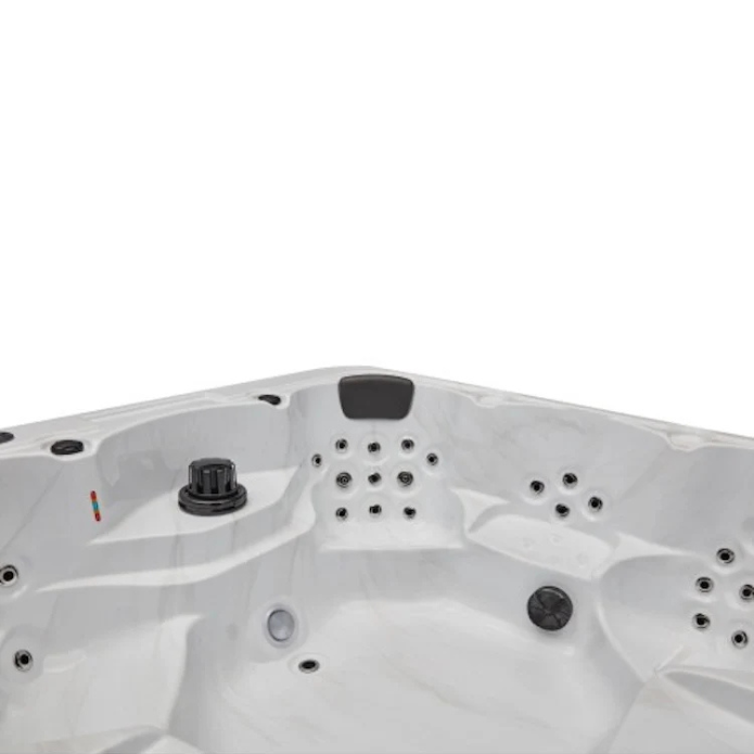 Luxury Spas Denali 7-Person Hot Tub