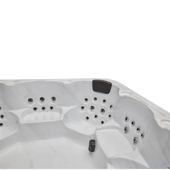 Luxury Spas Denali 7-Person Hot Tub