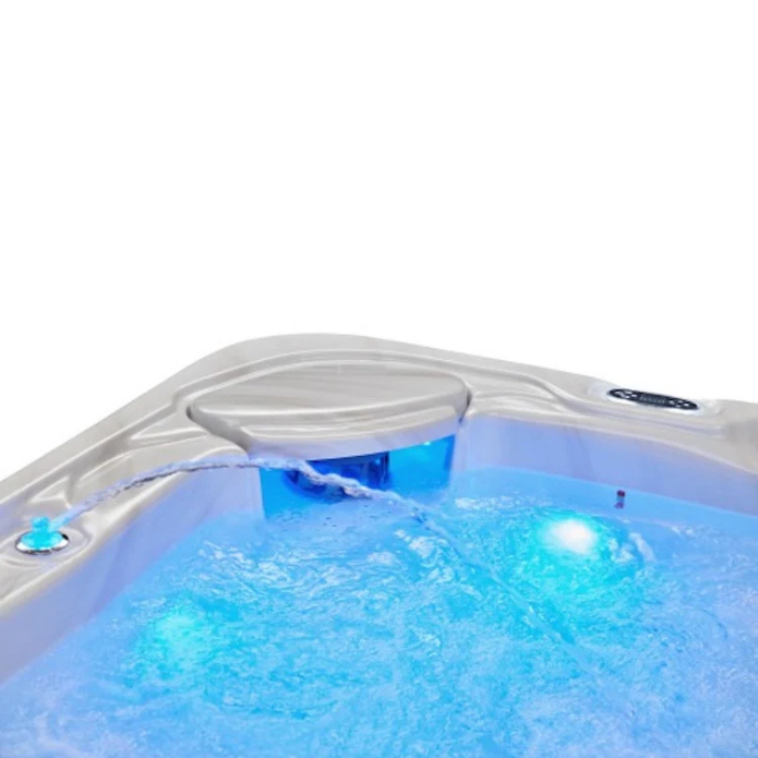 Luxury Spas Infinity 5-Person Hot Tub