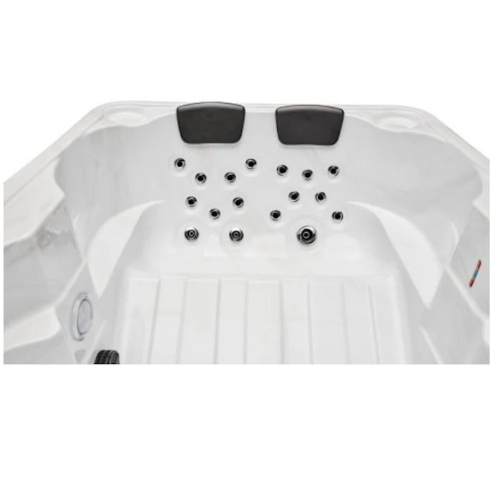Luxury Spas Regal 4-Person Hot Tub